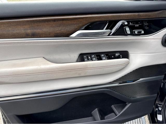 Photo of 2022 Diamond Black Crystal Pearlcoat Jeep Grand Wagoneer