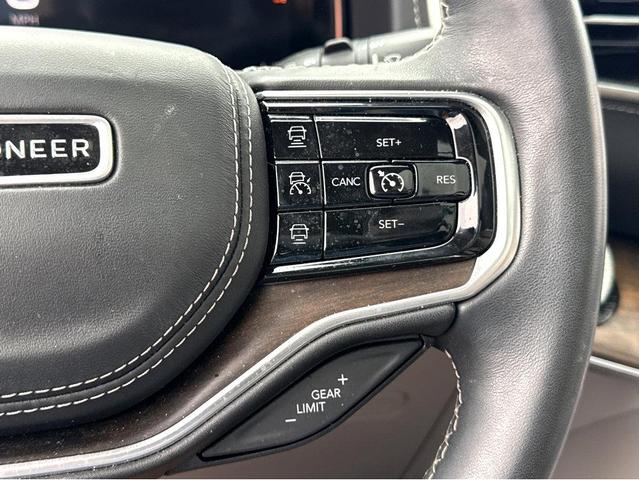 Photo of 2022 Diamond Black Crystal Pearlcoat Jeep Grand Wagoneer