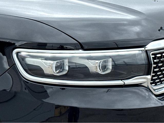 Photo of 2022 Diamond Black Crystal Pearlcoat Jeep Grand Wagoneer