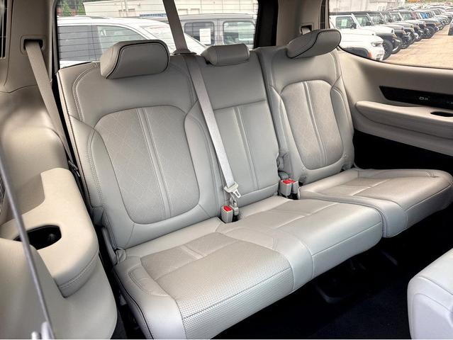 Photo of 2022 Diamond Black Crystal Pearlcoat Jeep Grand Wagoneer