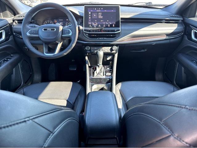 Photo of 2023 Bright White Clearcoat Jeep Compass