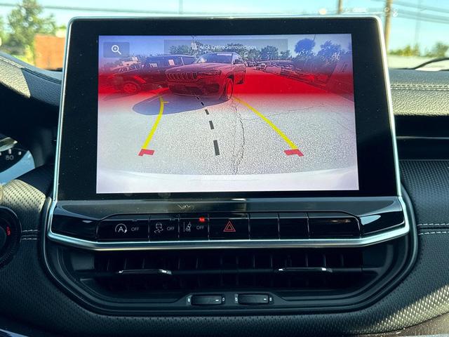 Photo of 2023 Bright White Clearcoat Jeep Compass