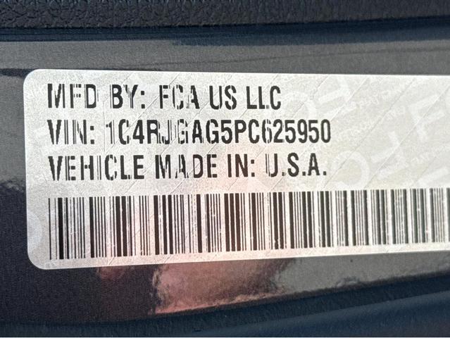 Photo of 2023 Baltic Gray Metallic Clearcoat Jeep Grand Cherokee
