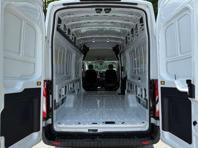 Photo of 2025 Oxford White Ford Transit-350