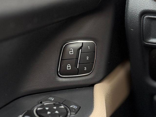 Photo of 2024 White Ford Expedition Max