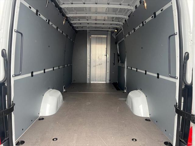 Photo of 2025 Arctic White Mercedes-Benz Sprinter 2500