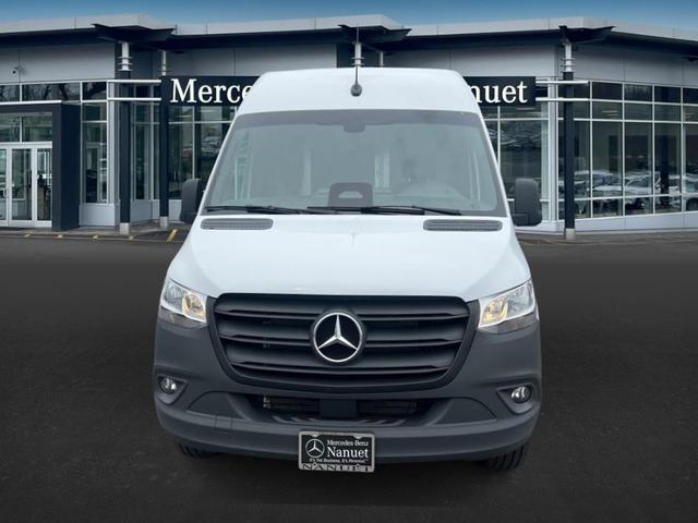 Photo of 2025 Arctic White Mercedes-Benz Sprinter 2500