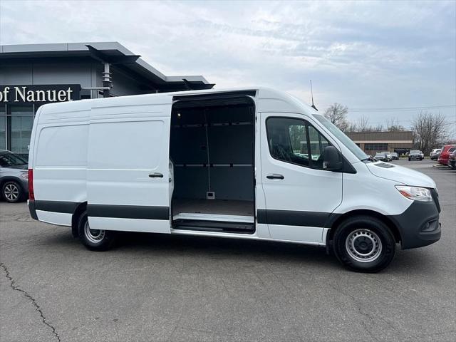 Photo of 2025 Arctic White Mercedes-Benz Sprinter 2500