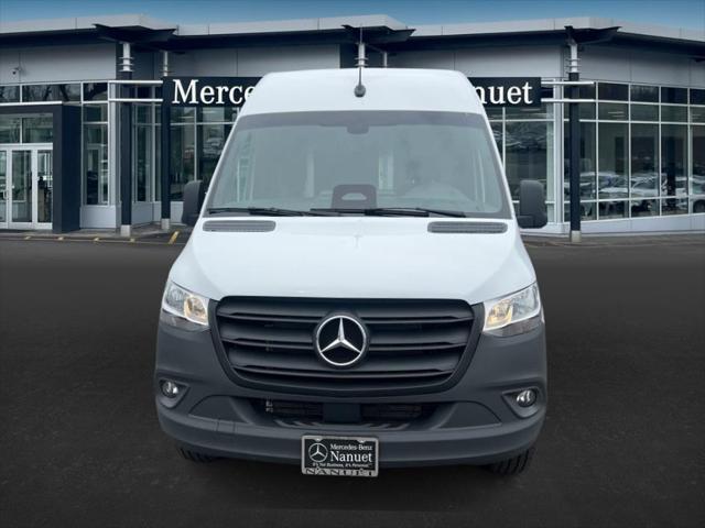Photo of 2025 Arctic White Mercedes-Benz Sprinter 2500
