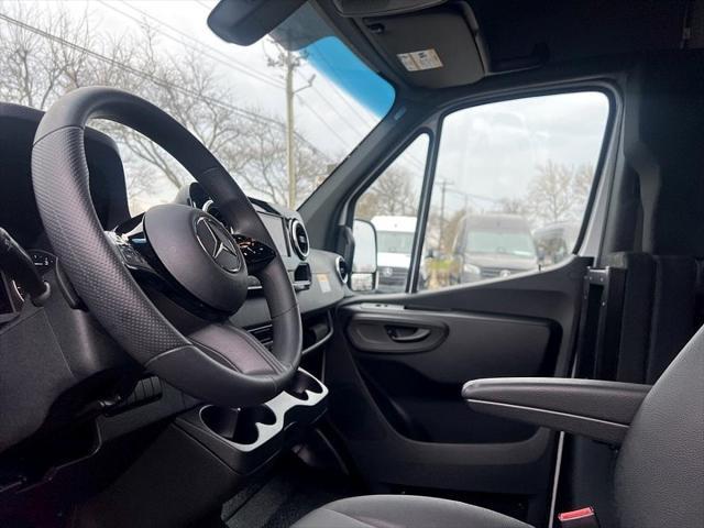 Photo of 2025 Arctic White Mercedes-Benz Sprinter 2500