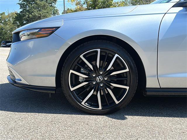 Photo of 2025 Solar Silver Metallic Honda Accord Hybrid