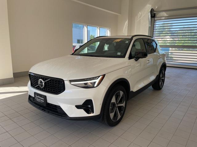 2025 Volvo XC40