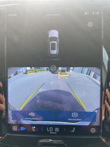 Photo of 2023 Onyx Black Metallic Volvo XC60
