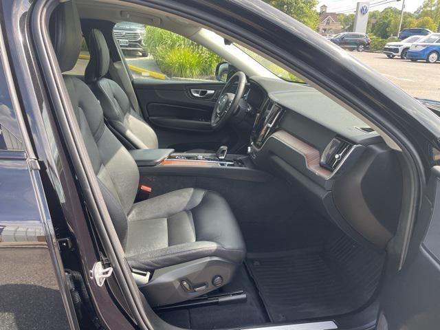 Photo of 2023 Onyx Black Metallic Volvo XC60