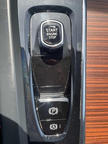 Photo of 2023 Onyx Black Metallic Volvo XC60