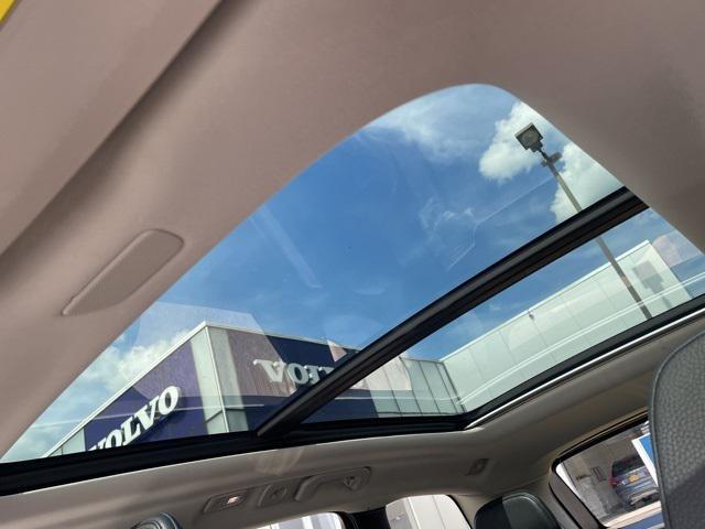 Photo of 2023 Onyx Black Metallic Volvo XC60