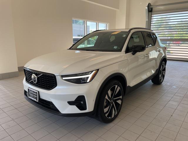 2025 Volvo XC40