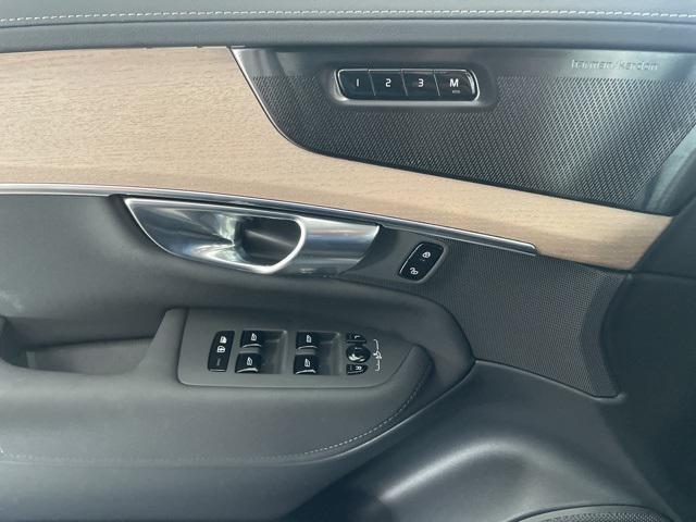 Photo of 2025 Denim Blue Metallic Volvo XC90
