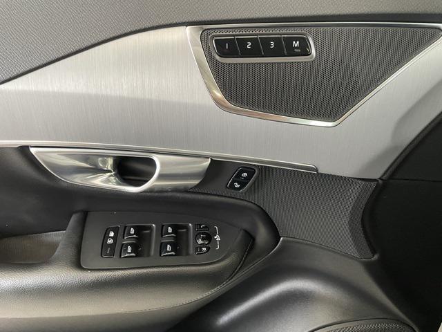 Photo of 2023 Crystal White Volvo XC90