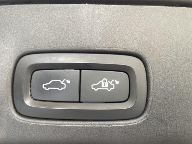 Photo of 2018 Denim Blue Metallic Volvo V90 Cross Country