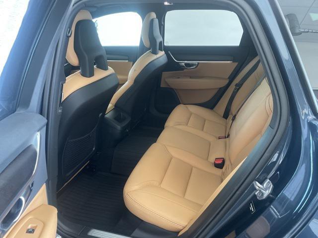 Photo of 2018 Denim Blue Metallic Volvo V90 Cross Country