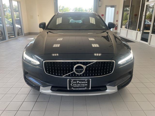 Photo of 2018 Denim Blue Metallic Volvo V90 Cross Country