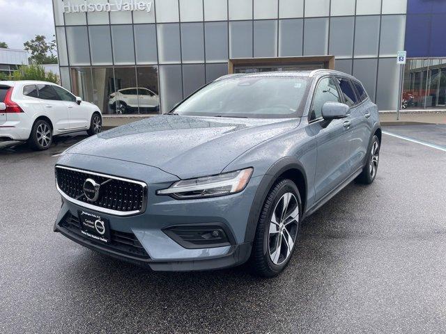 2023 Volvo V60 Cross Country