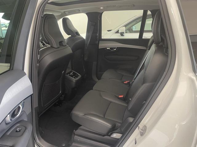 Photo of 2024 Crystal White Metallic Volvo XC90