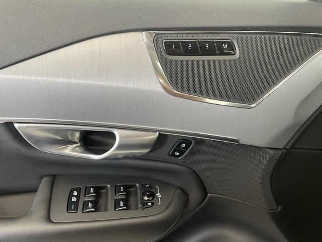 Photo of 2024 Crystal White Metallic Volvo XC90