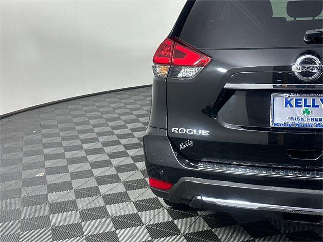 Photo of 2019 Magnetic Black Nissan Rogue