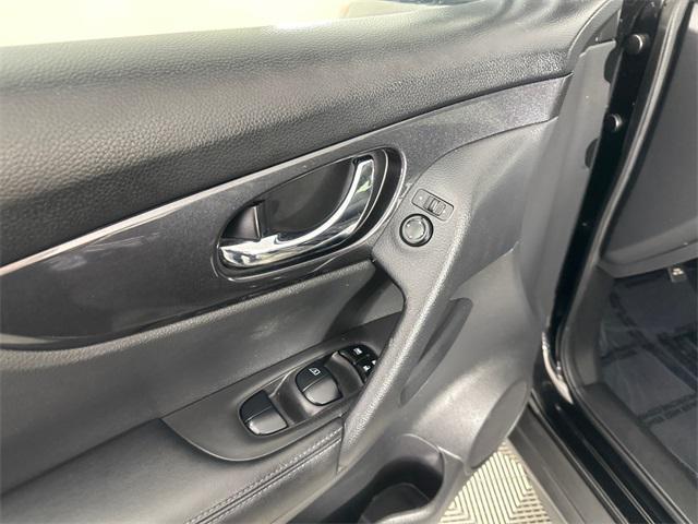 Photo of 2019 Magnetic Black Nissan Rogue