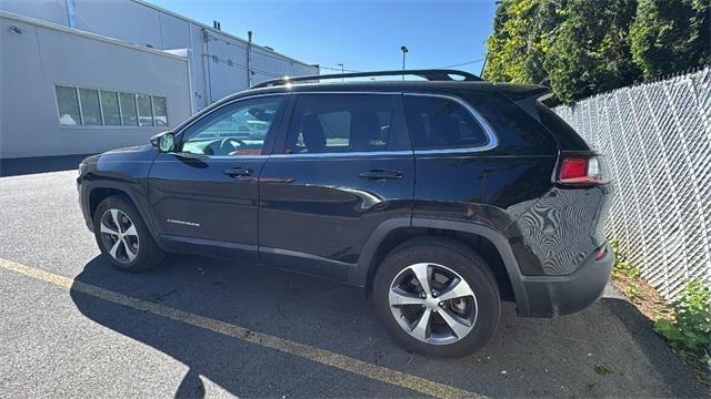 Photo of 2022 Diamond Black Jeep Cherokee