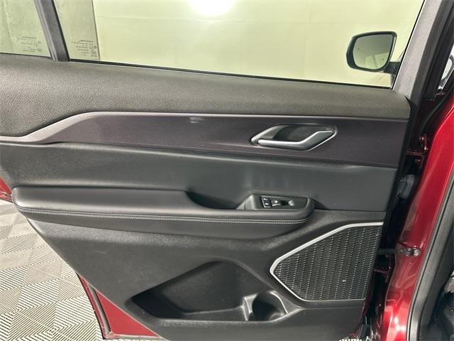 Photo of 2021 Velvet Red Pearlcoat Jeep Grand Cherokee L