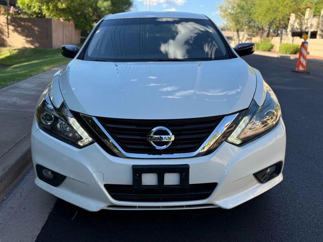 Photo of 2017 Pearl White Nissan Altima