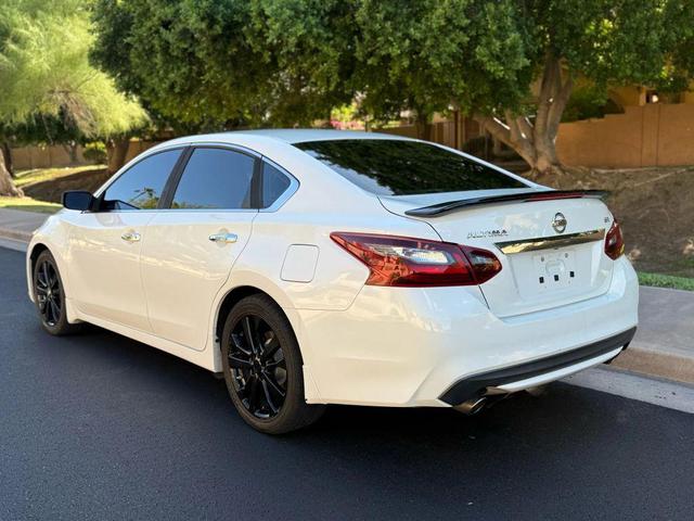 Photo of 2017 Pearl White Nissan Altima
