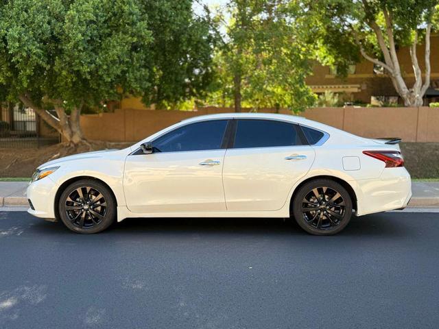Photo of 2017 Pearl White Nissan Altima