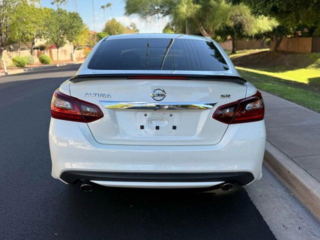 Photo of 2017 Pearl White Nissan Altima