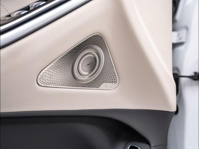 Photo of 2024 Moonlight White Mercedes-Benz S-Class