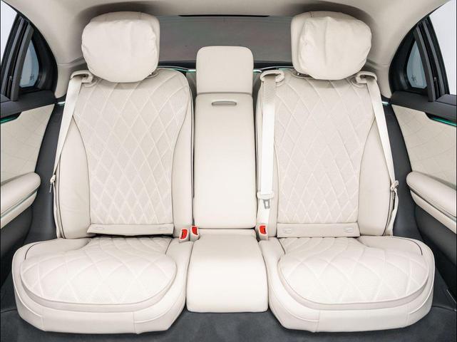 Photo of 2024 Moonlight White Mercedes-Benz S-Class