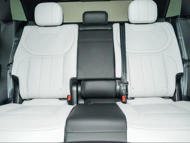 Photo of 2025 Fuji White Land Rover Range Rover Sport