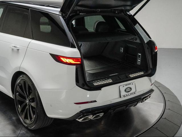 Photo of 2025 Fuji White Land Rover Range Rover Sport