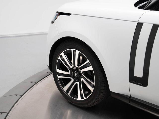 Photo of 2025 Fuji White Land Rover Range Rover