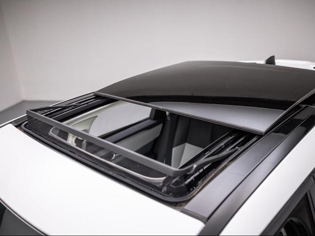 Photo of 2025 Fuji White Land Rover Range Rover Velar
