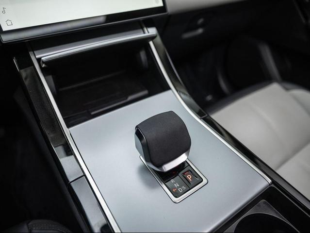 Photo of 2025 Fuji White Land Rover Range Rover Velar