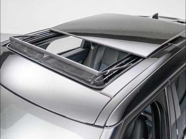 Photo of 2025 Zadar Grey Land Rover Range Rover Velar