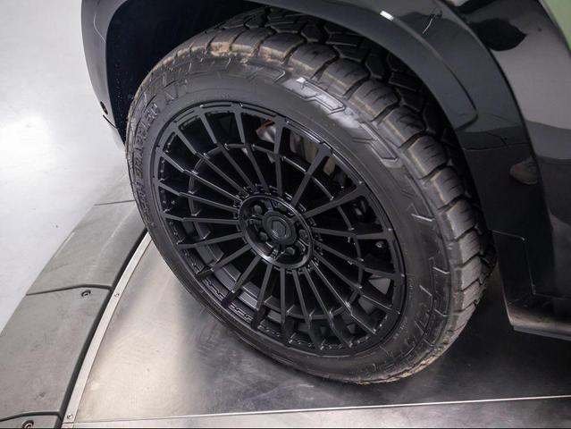 Photo of 2025 Santorini Black Land Rover Defender