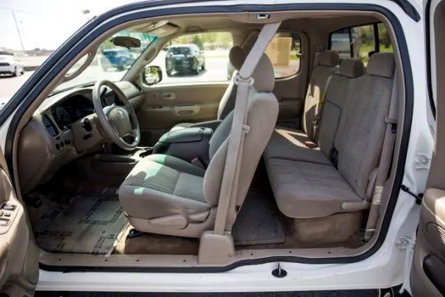Photo of 2005 Natural White Toyota Tundra