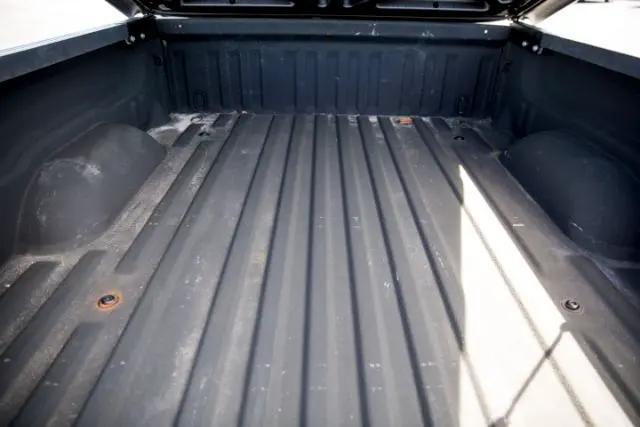 Photo of 2005 Natural White Toyota Tundra