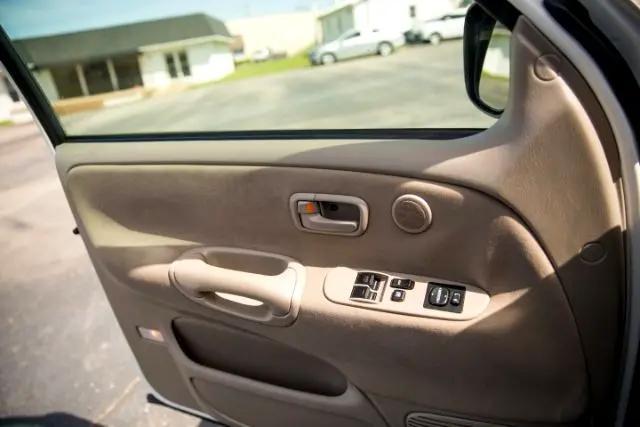 Photo of 2005 Natural White Toyota Tundra
