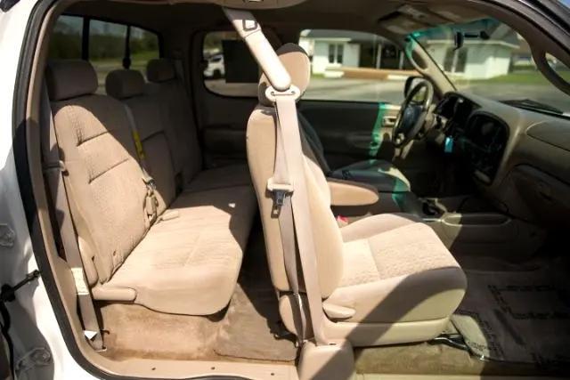 Photo of 2005 Natural White Toyota Tundra